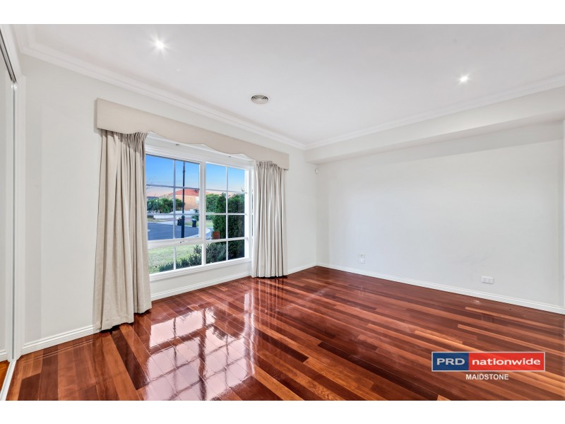 10 Lake Eyre Place, Caroline Springs VIC 3023