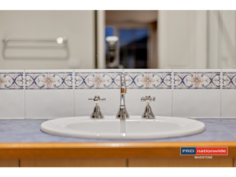 10 Lake Eyre Place, Caroline Springs VIC 3023