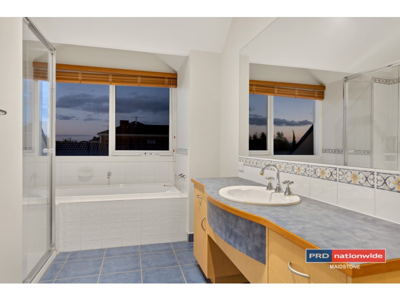 10 Lake Eyre Place, Caroline Springs VIC 3023