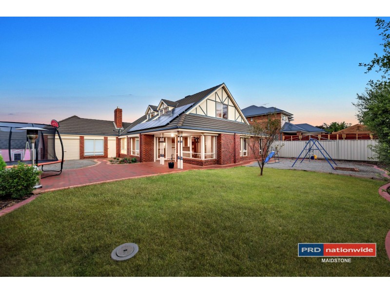 10 Lake Eyre Place, Caroline Springs VIC 3023