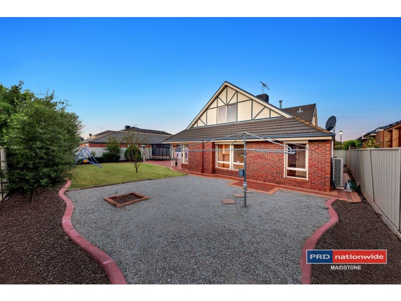 10 Lake Eyre Place, Caroline Springs VIC 3023