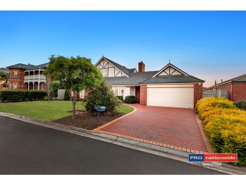 10 Lake Eyre Place, Caroline Springs VIC 3023