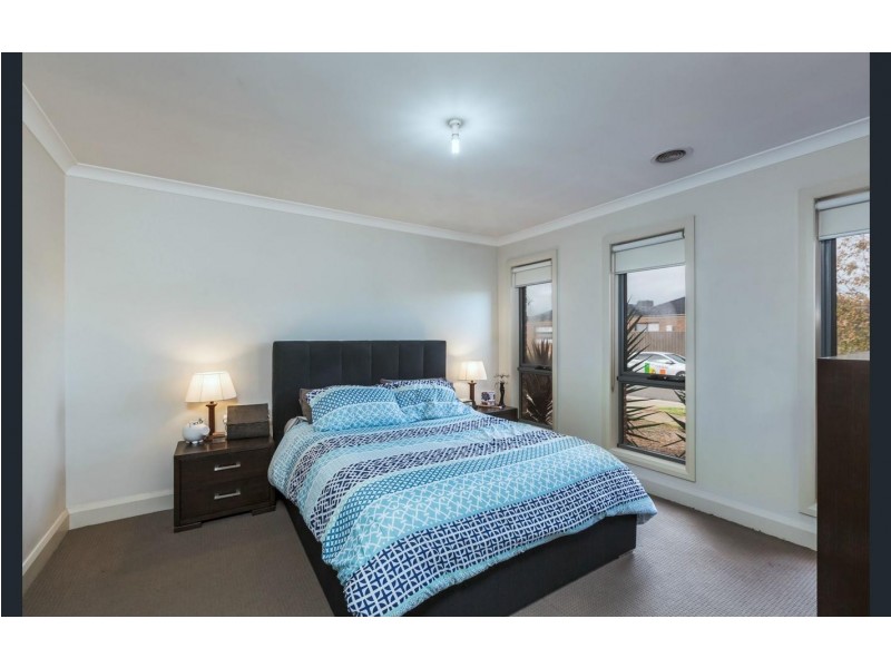 40 Saltbush Crescent, Brookfield VIC 3338
