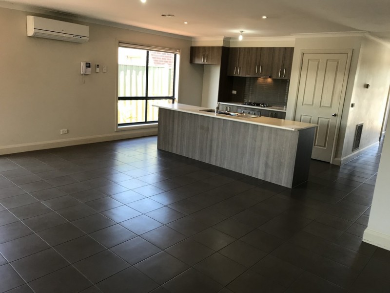 40 Saltbush Crescent, Brookfield VIC 3338