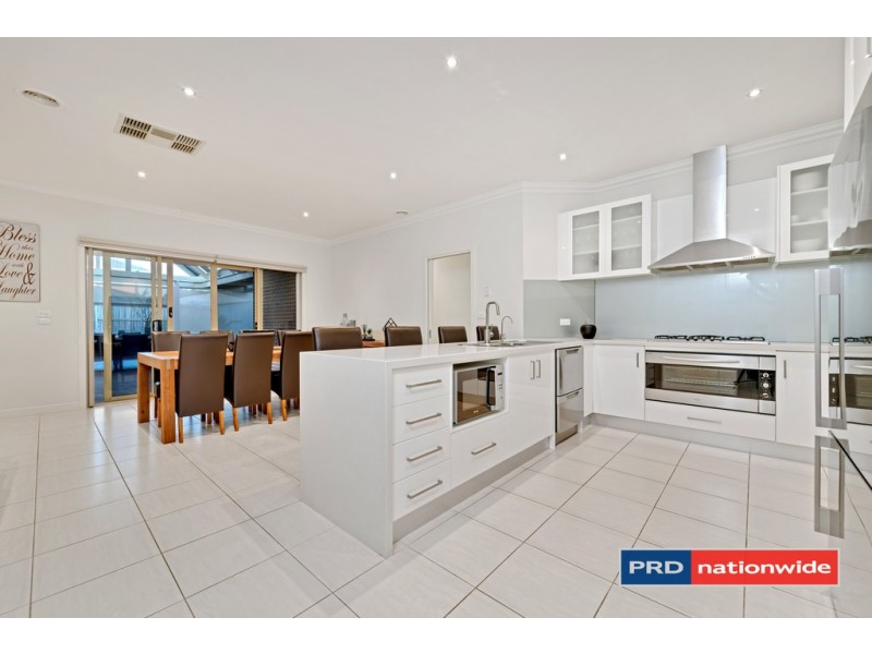 23 Birchgrove Way, Taylors Hill VIC 3037