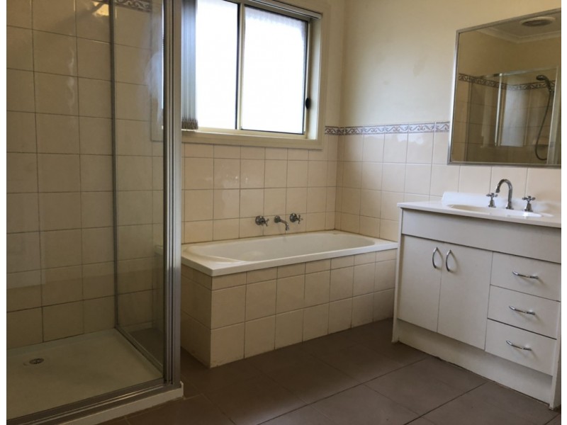 1/11 Palmerston Street, Melton VIC 3337