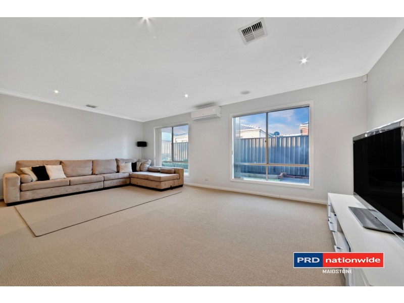 15 Pendragon Crescent, Derrimut VIC 3030