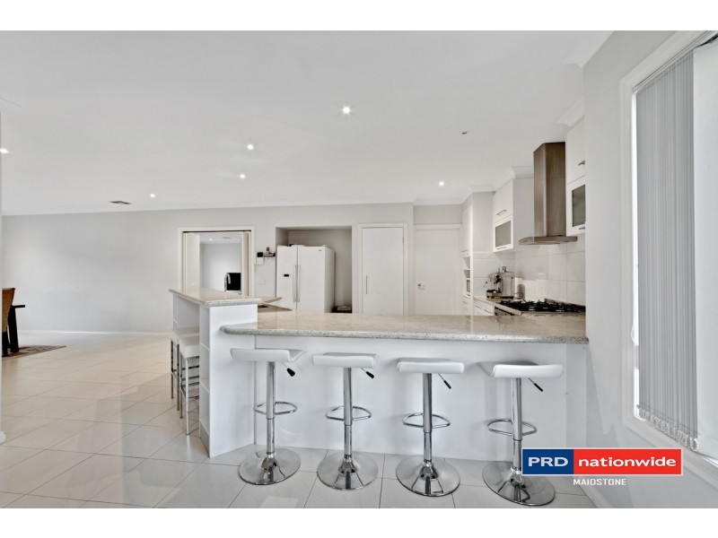 15 Pendragon Crescent, Derrimut VIC 3030