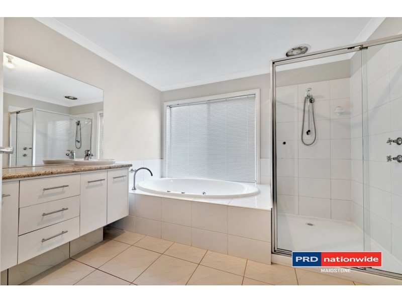 15 Pendragon Crescent, Derrimut VIC 3030