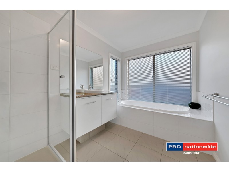 15 Pendragon Crescent, Derrimut VIC 3030