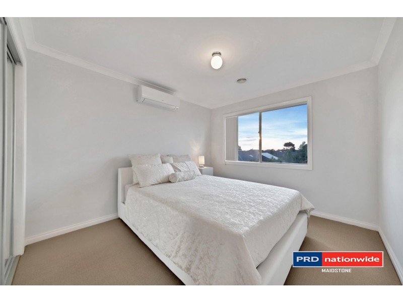 15 Pendragon Crescent, Derrimut VIC 3030