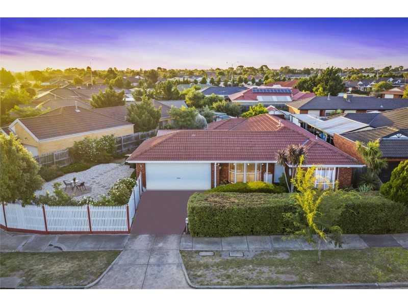 9 Mcnicholl Way, Delahey VIC 3037