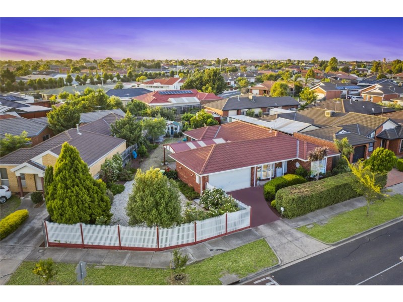 9 Mcnicholl Way, Delahey VIC 3037