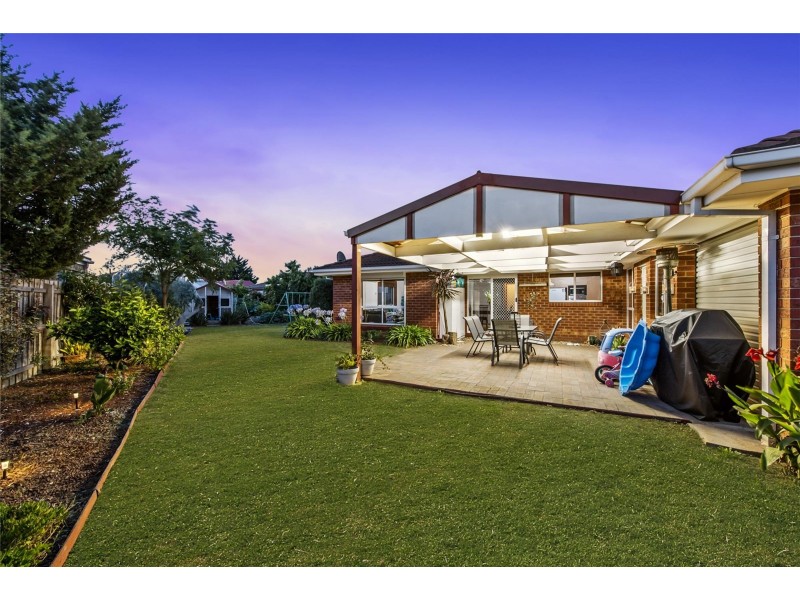 9 Mcnicholl Way, Delahey VIC 3037