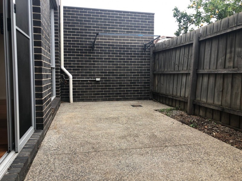 2/37 Cathcart Street, Maidstone VIC 3012