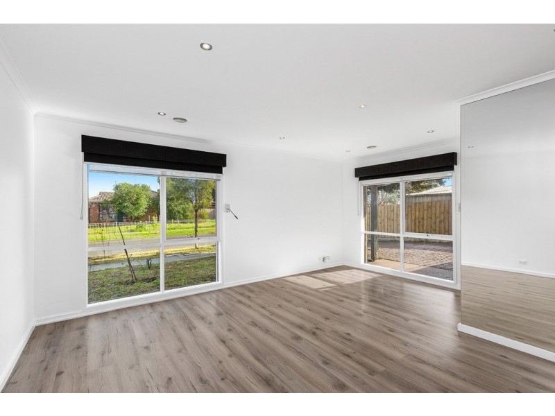 42 Sanderling Street, Werribee VIC 3030