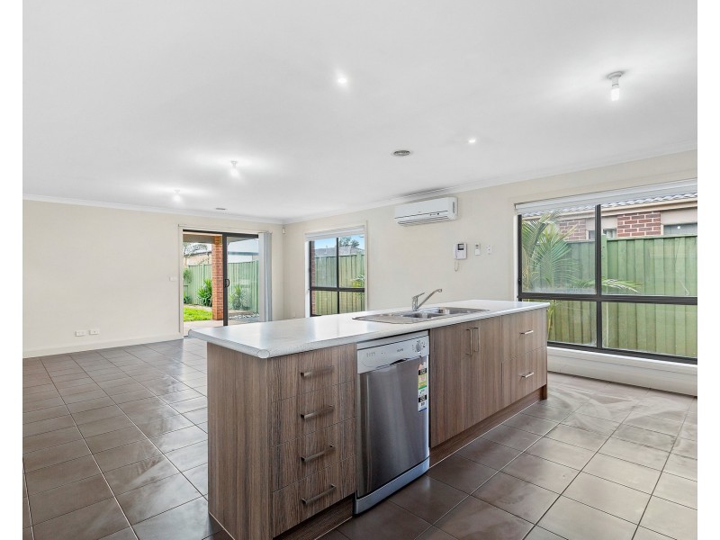 40 Saltbush Crescent, Brookfield VIC 3338
