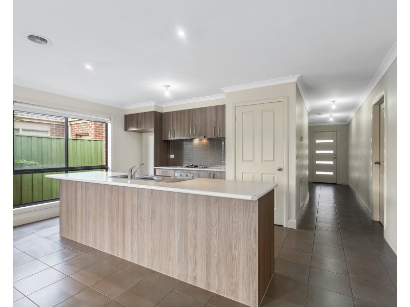 40 Saltbush Crescent, Brookfield VIC 3338