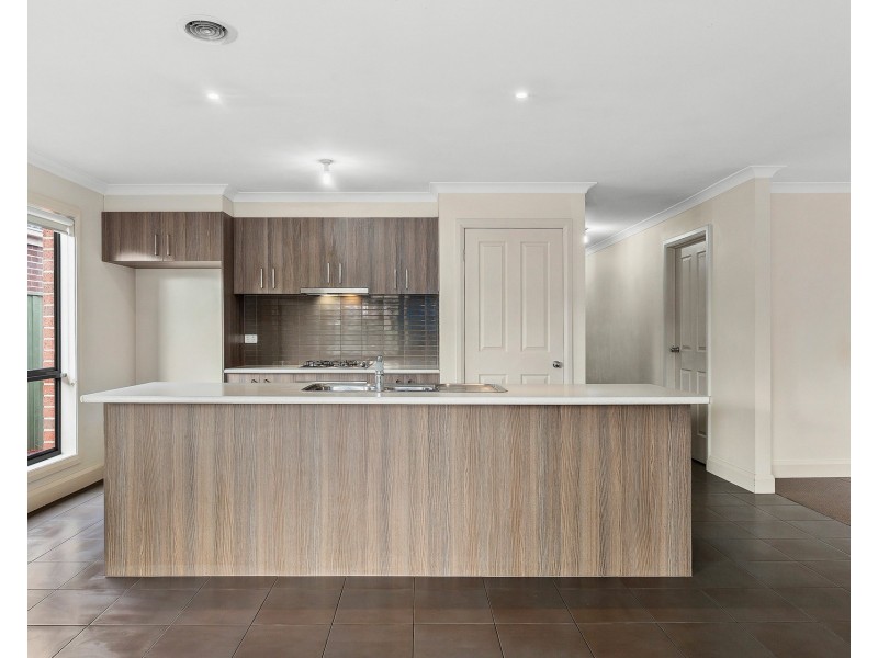 40 Saltbush Crescent, Brookfield VIC 3338