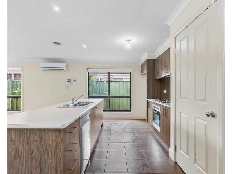 40 Saltbush Crescent, Brookfield VIC 3338