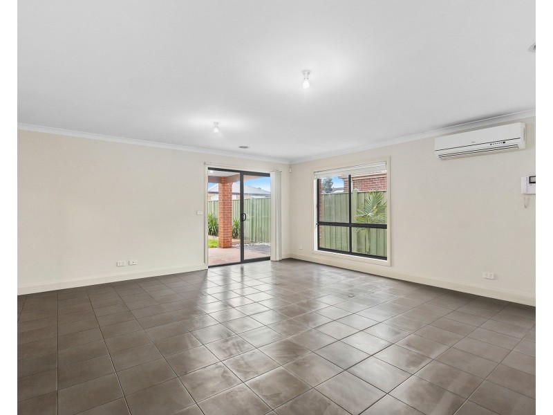 40 Saltbush Crescent, Brookfield VIC 3338