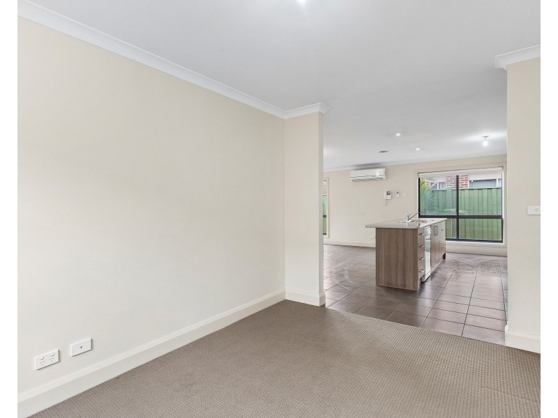 40 Saltbush Crescent, Brookfield VIC 3338