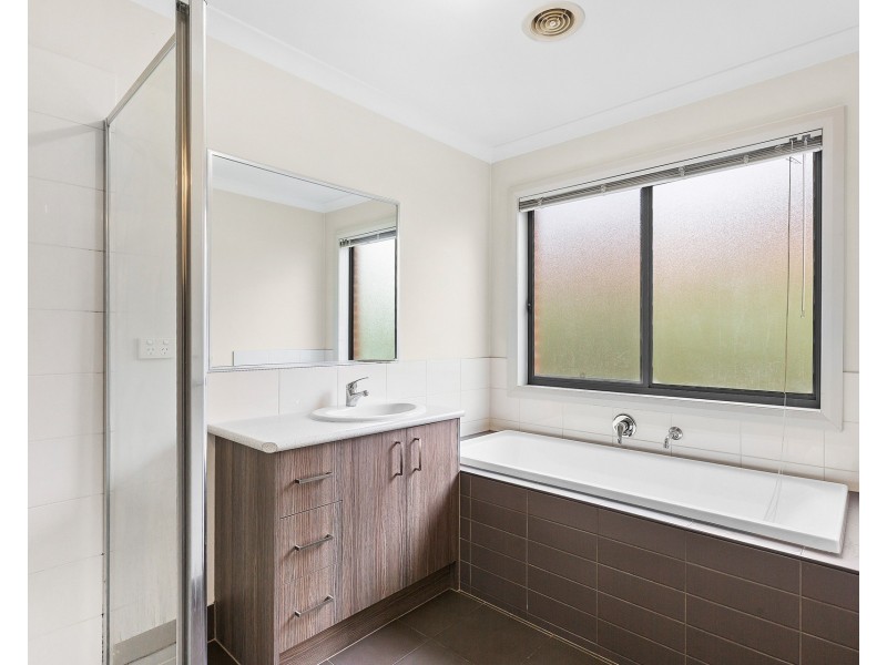 40 Saltbush Crescent, Brookfield VIC 3338
