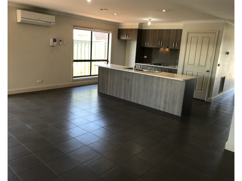 40 Saltbush Crescent, Brookfield VIC 3338