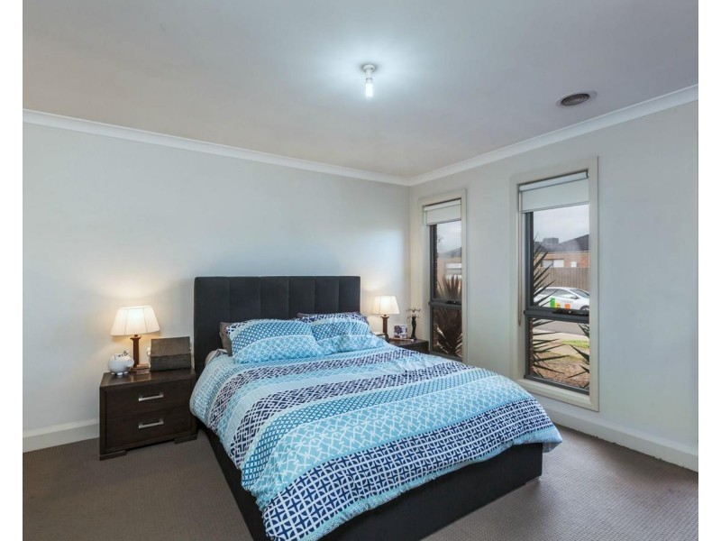 40 Saltbush Crescent, Brookfield VIC 3338