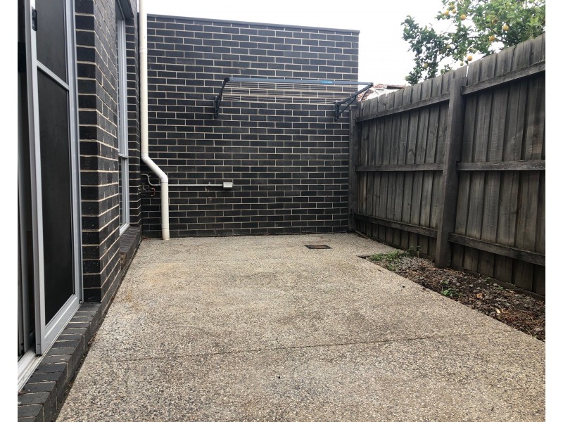 2/37 Cathcart Street, Maidstone VIC 3012