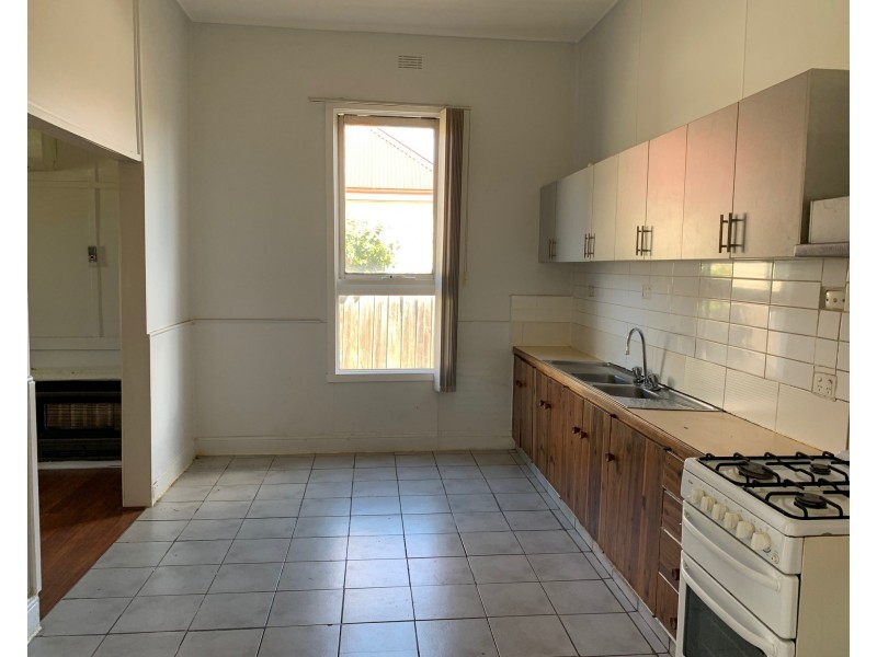 142 Derby Road, Sunshine VIC 3020