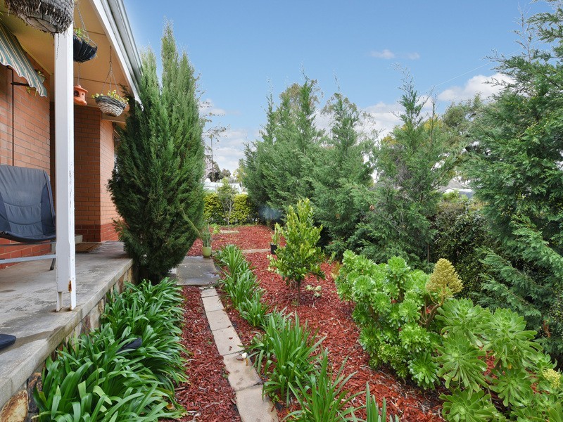 2 Boronia Drive, Hope Valley SA 5090