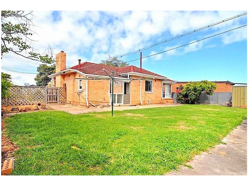 11 Neville Ave, Clarence Gardens SA 5039