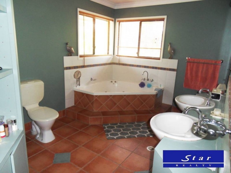 Eatons Hill QLD 4037