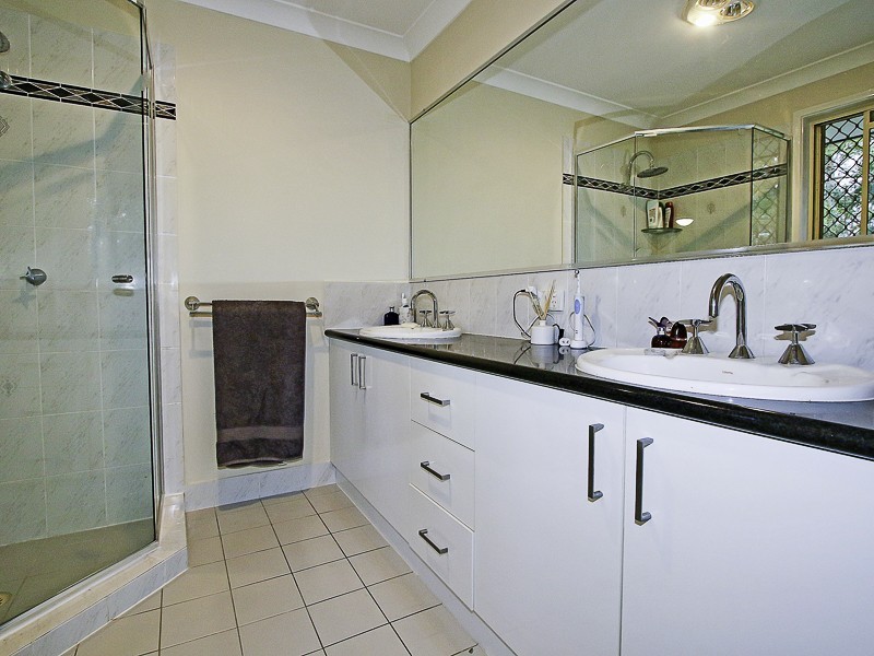 26 Peterson Place, Bridgeman Downs QLD 4035