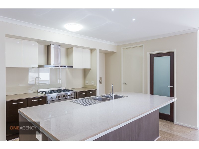 8 Pleasant Street, South Ripley QLD 4306