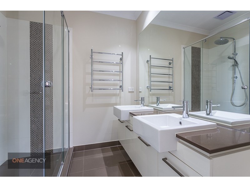 8 Pleasant Street, South Ripley QLD 4306