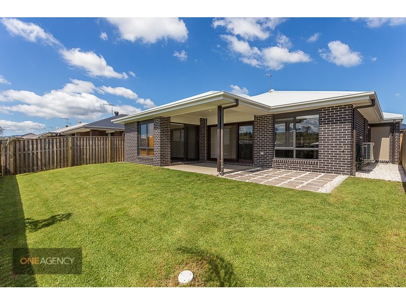 8 Pleasant Street, South Ripley QLD 4306