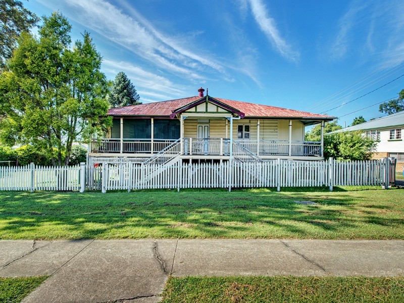 27 pine street, North Ipswich QLD 4305