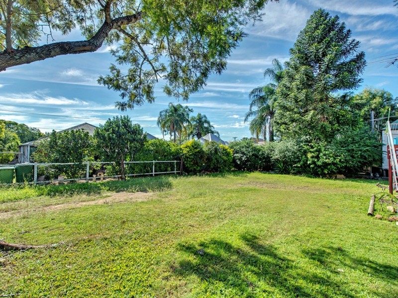 27 pine street, North Ipswich QLD 4305