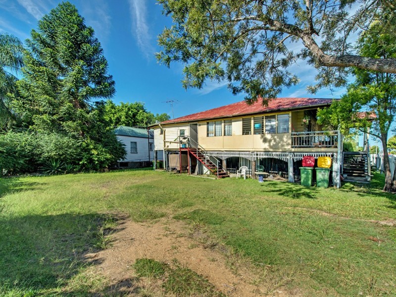27 pine street, North Ipswich QLD 4305