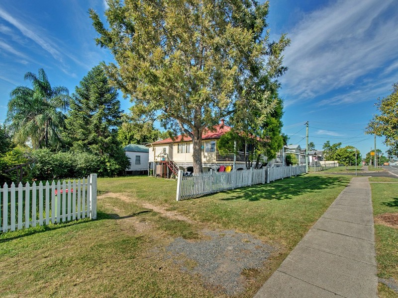 27 pine street, North Ipswich QLD 4305