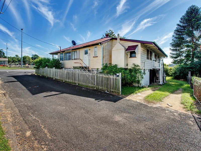27 pine street, North Ipswich QLD 4305