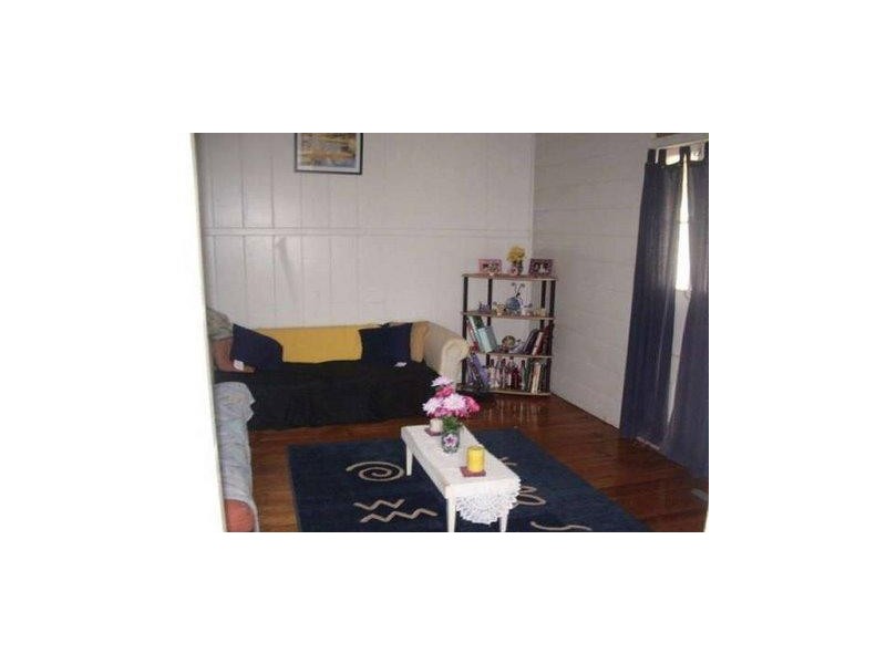 27 pine street, North Ipswich QLD 4305