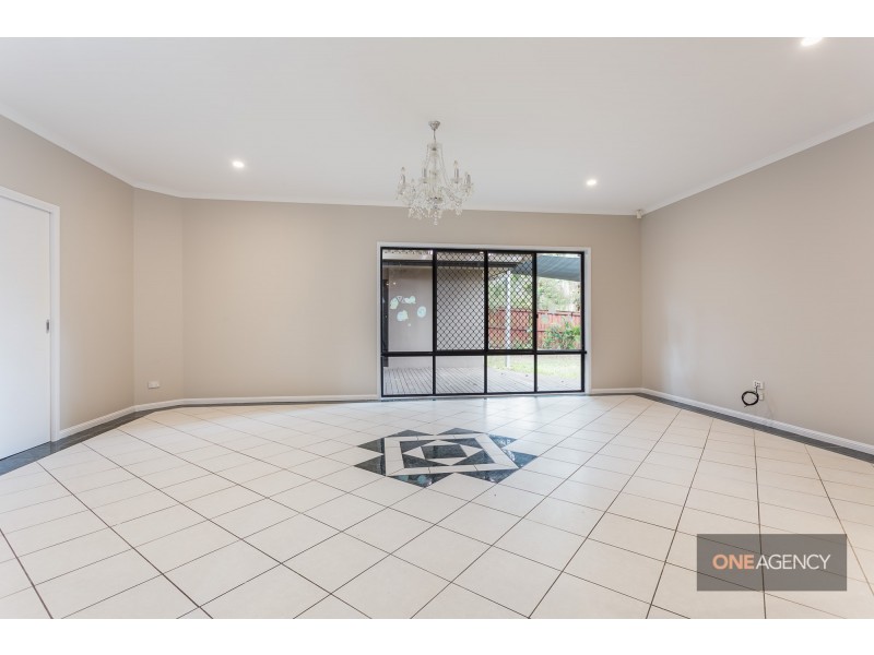 17 St Ives Circuit, Forest Lake QLD 4078