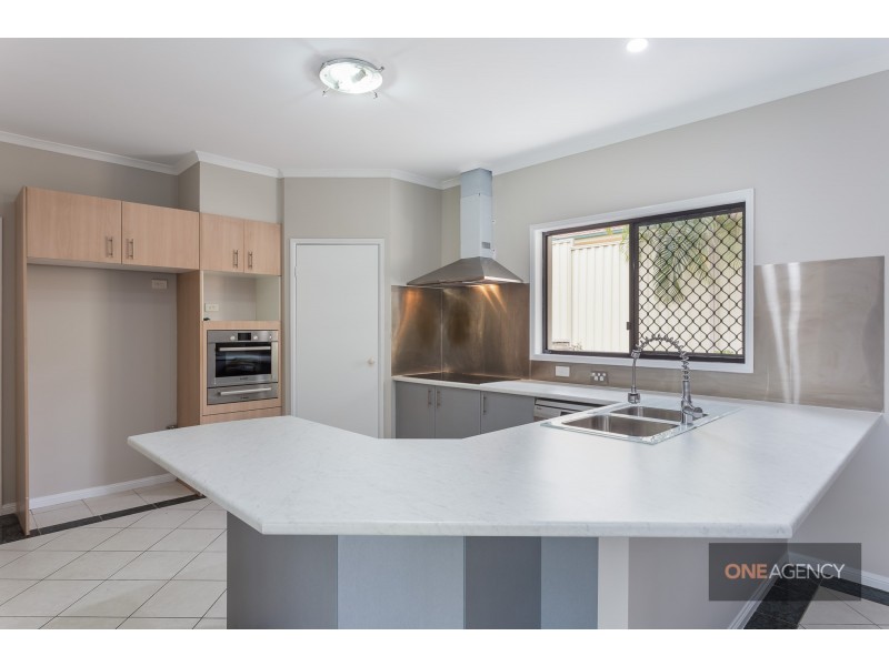 17 St Ives Circuit, Forest Lake QLD 4078