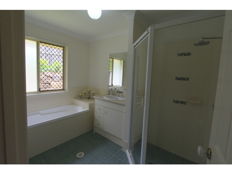 4 Pineview Place, Springfield QLD 4300