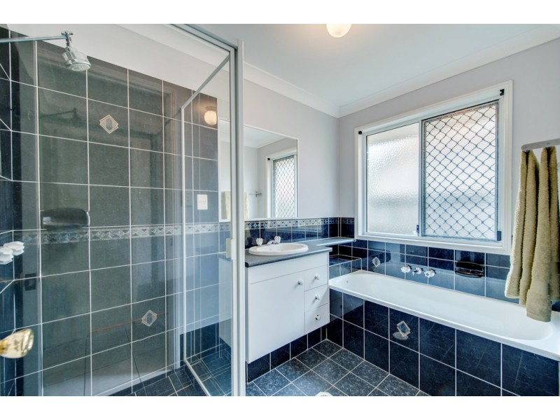 16 Ravenswood Lane, Springfield QLD 4300