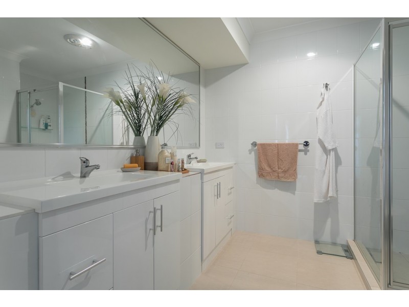 1/133 Santa Monica Drive, Augustine Heights QLD 4300