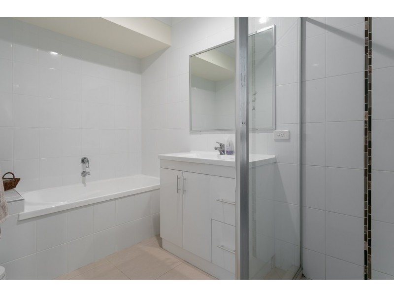 1/133 Santa Monica Drive, Augustine Heights QLD 4300